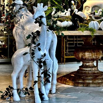 Figure - White Giraffe Resin Small 42in